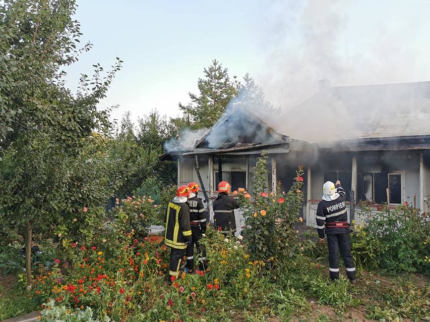 Incendiu la o chilie din curtea manastirii Agafton | imaginea 1