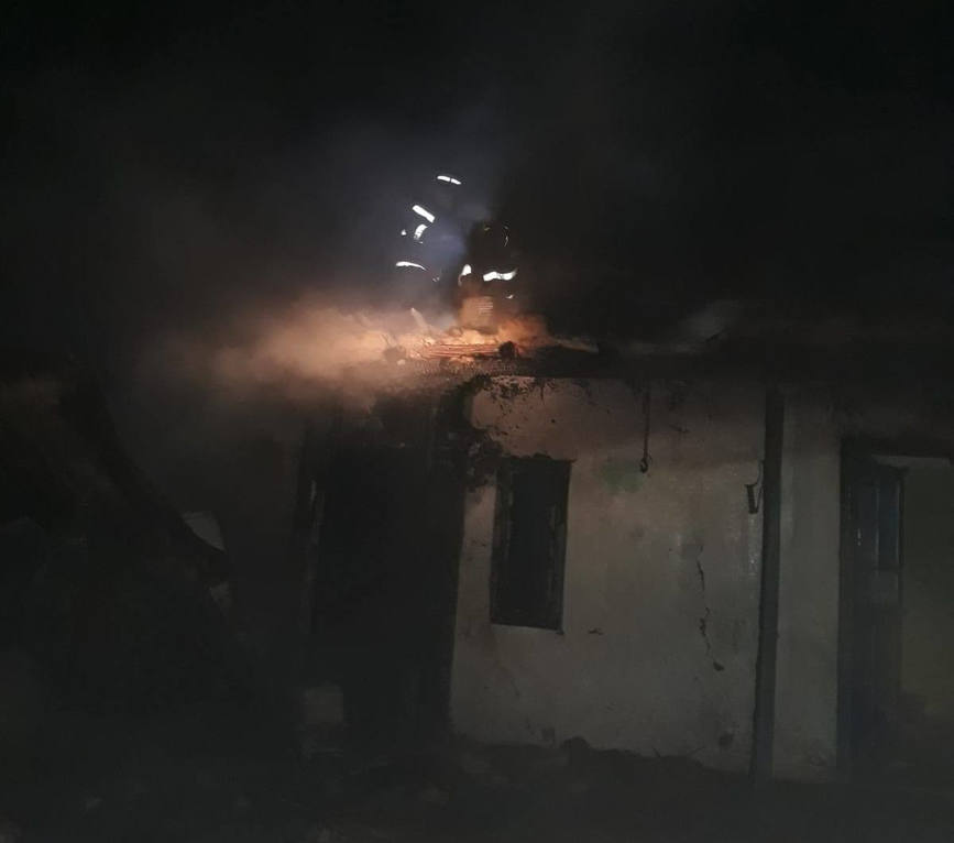 Voluntarii din cadrul SVSU Peceneaga  primii la interventia la un incendiu de casa | imaginea 1