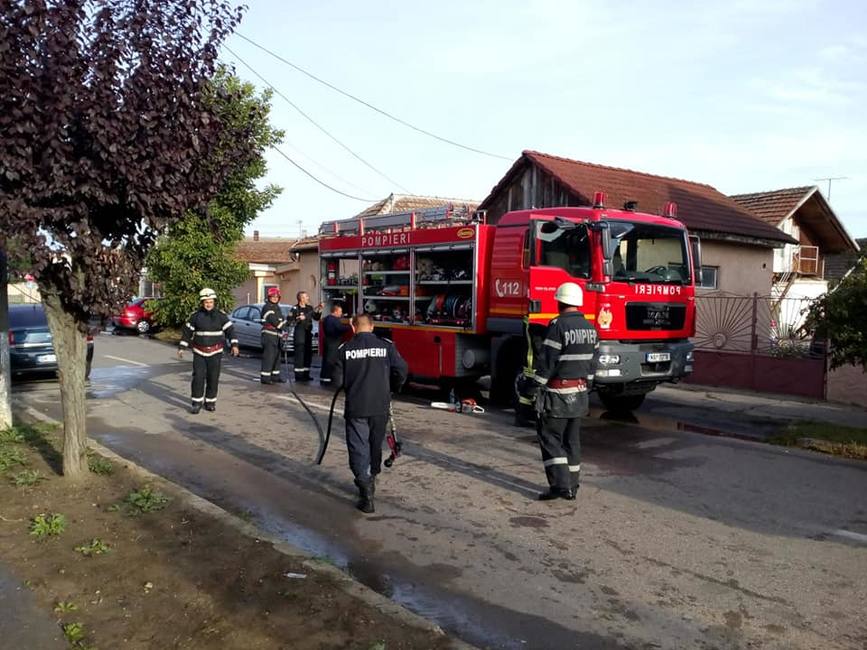 Incendiu la o casa de locuit din Carei | imaginea 1