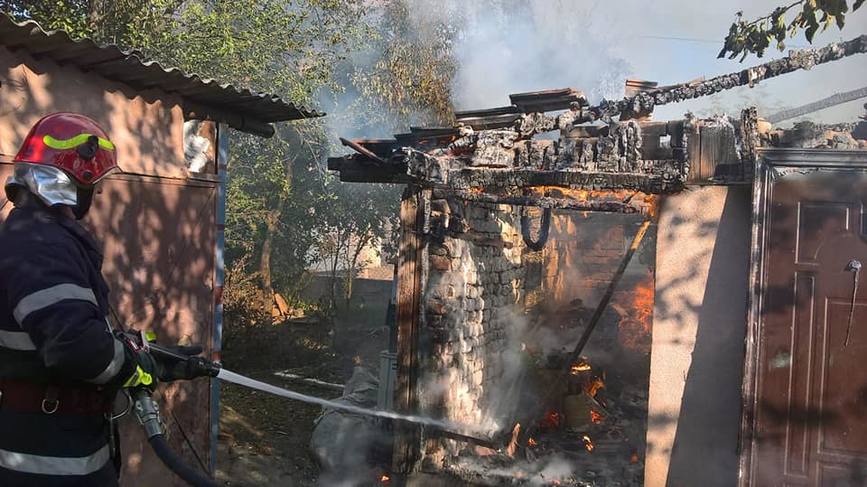 Incendiu la o casa din municipiul Satu Mare | imaginea 1