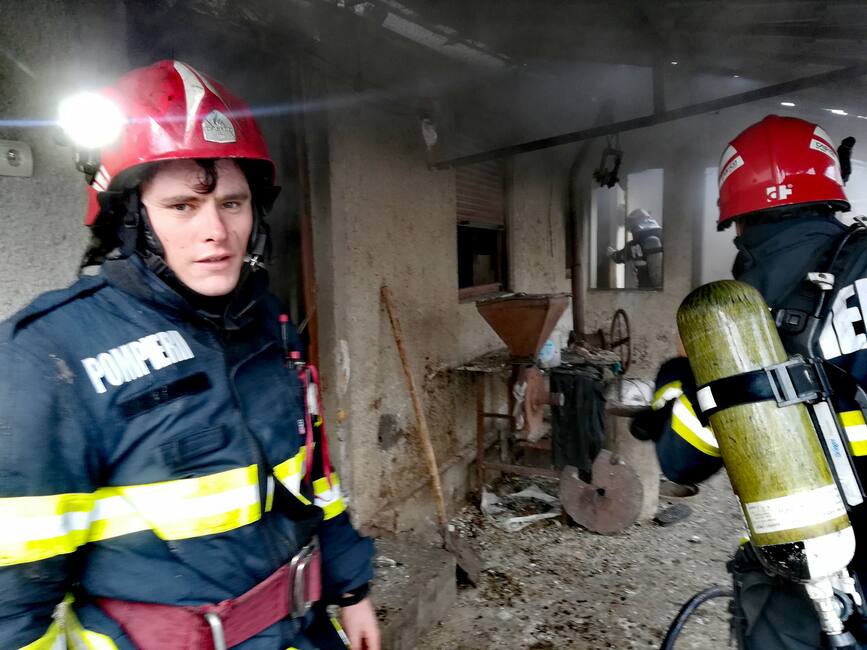 Incendiu la o casa in Arad | imaginea 1