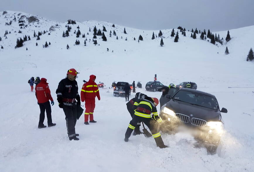 Operatiune de salvare a unor turisti in zona montana | imaginea 1