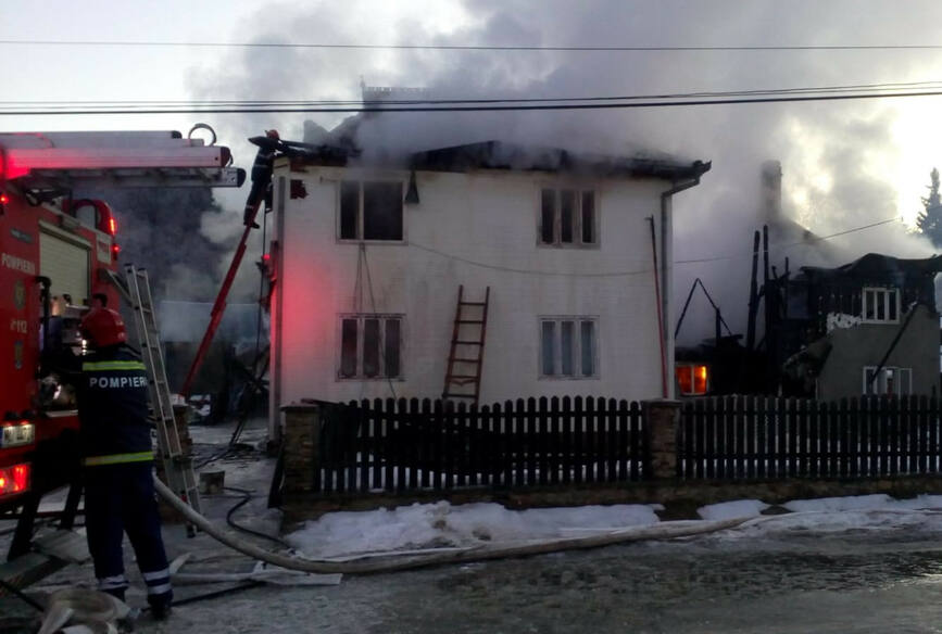 10 ore de interventie sustinuta la incendii din doua gospodarii | imaginea 1