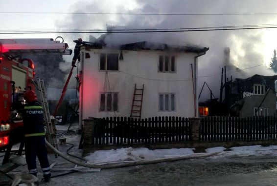10 ore de interventie sustinuta la incendii din doua gospodarii | imaginea 1