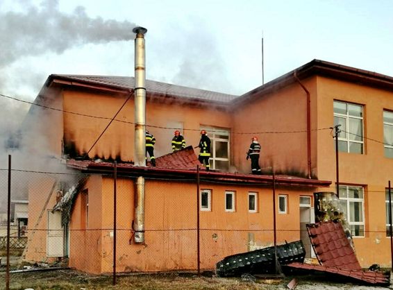 Incendiu la camera centralei termice a unei scoli | imaginea 1