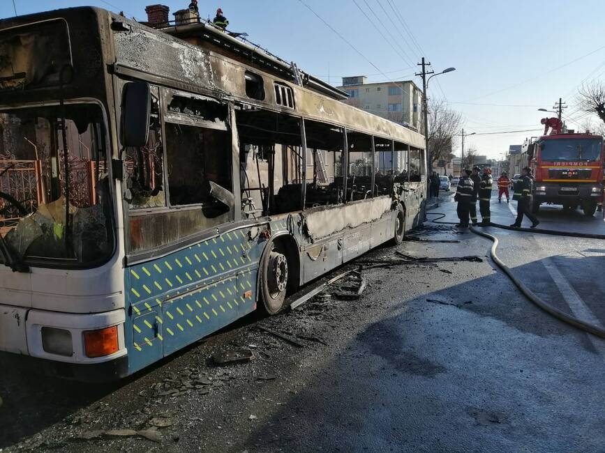 Incendiu la un mijloc de transport in comun | imaginea 1