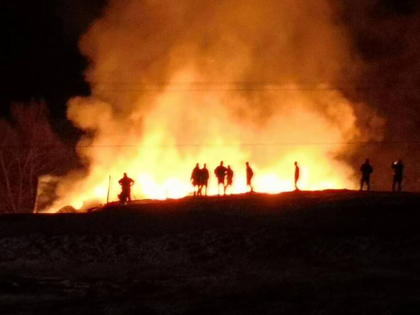 Interventie de lunga durata la un incendiu de depozit de furaje | imaginea 1