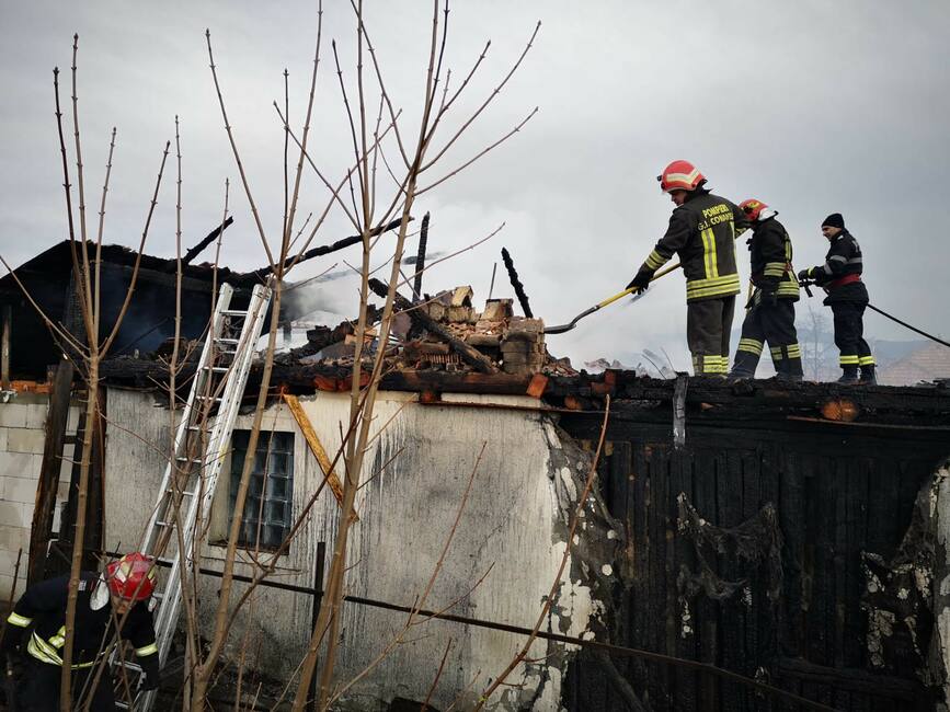 27 de interventii gestionate de pompierii bacauani  in 24 de ore | imaginea 1
