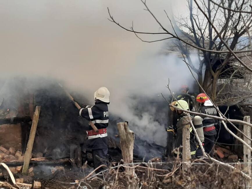 Interventii ale pompierilor mehedinteni in ultimele 24 de ore | imaginea 1