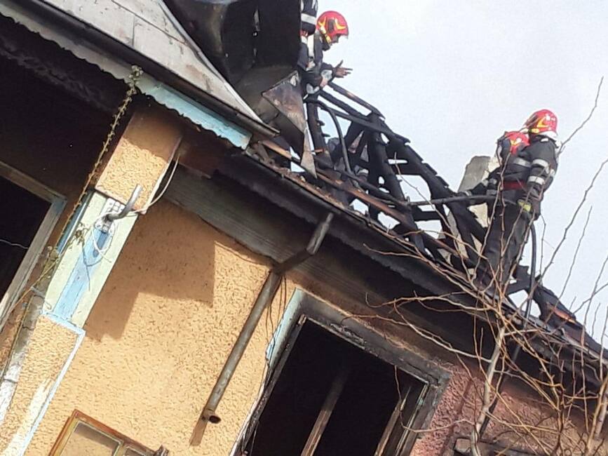 Incendiu de locuinta  o persoana autoevacuata | imaginea 1