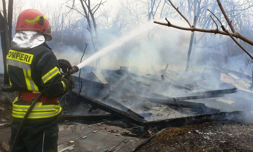 Incendiu de locuinta din cauza cosului neizolat corespunzator | imaginea 1