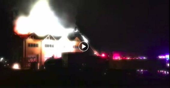 Incendiu in miez de noapte la o cladire de birouri | imaginea 1