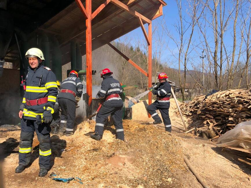 Incendiu la o fabrica de peleti | imaginea 1