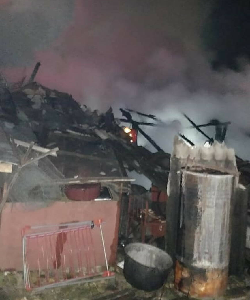 Cooperare cu SVSU Golesti pentru stingerea unui incendiu de gospodarie | imaginea 2