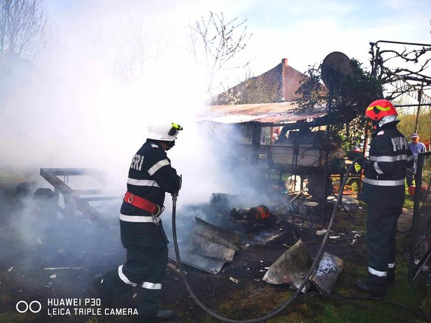 Incendiu fara victime  la o anexa gospodareasca | imaginea 1