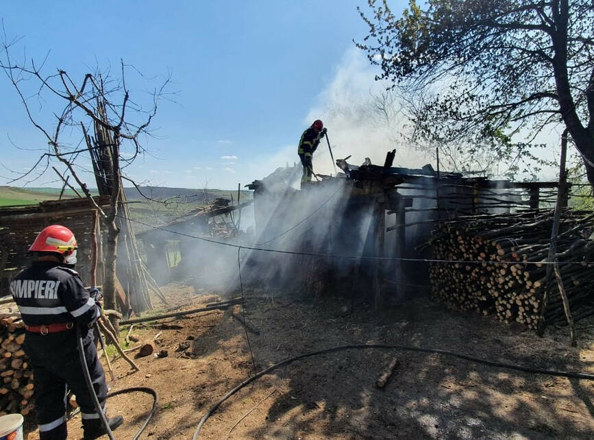 Interventii ale pompierilor salajeni la multiple incendii | imaginea 1