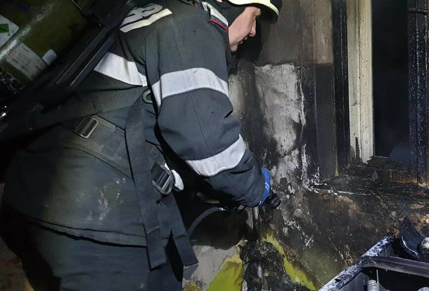 Mama si fiu  salvati dintr un incendiu de apartament in municipiul Satu Mare | imaginea 1