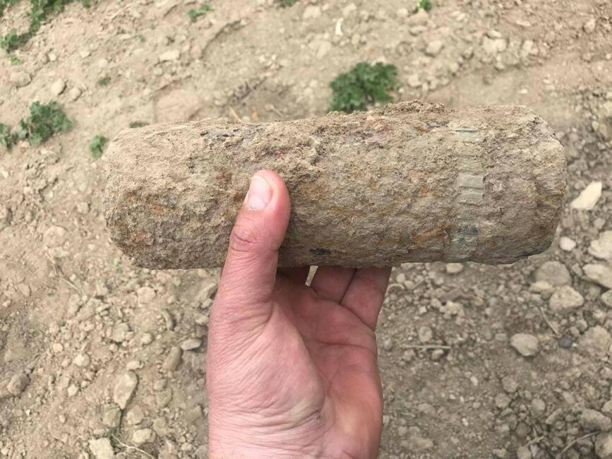 Proiectil neexplodat gasit in urma unor lucrari agricole | imaginea 1