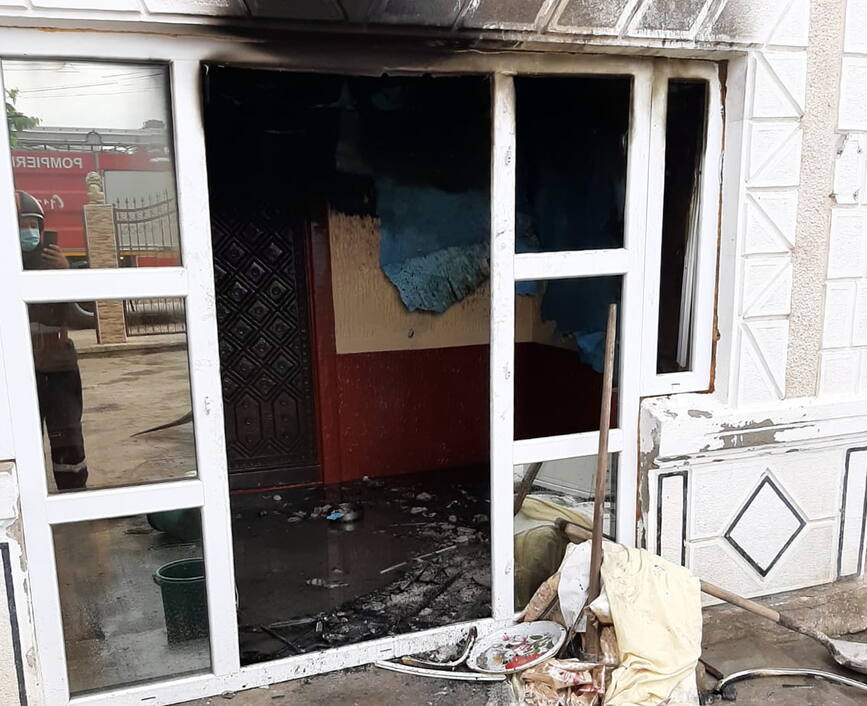 Incendiu fara victime la o casa din judetul Dambovita | imaginea 1