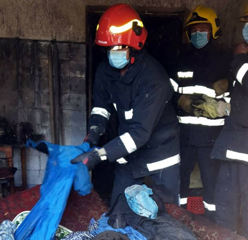 Incendiu la o casa din cauza unei tigari aprinse | imaginea 1