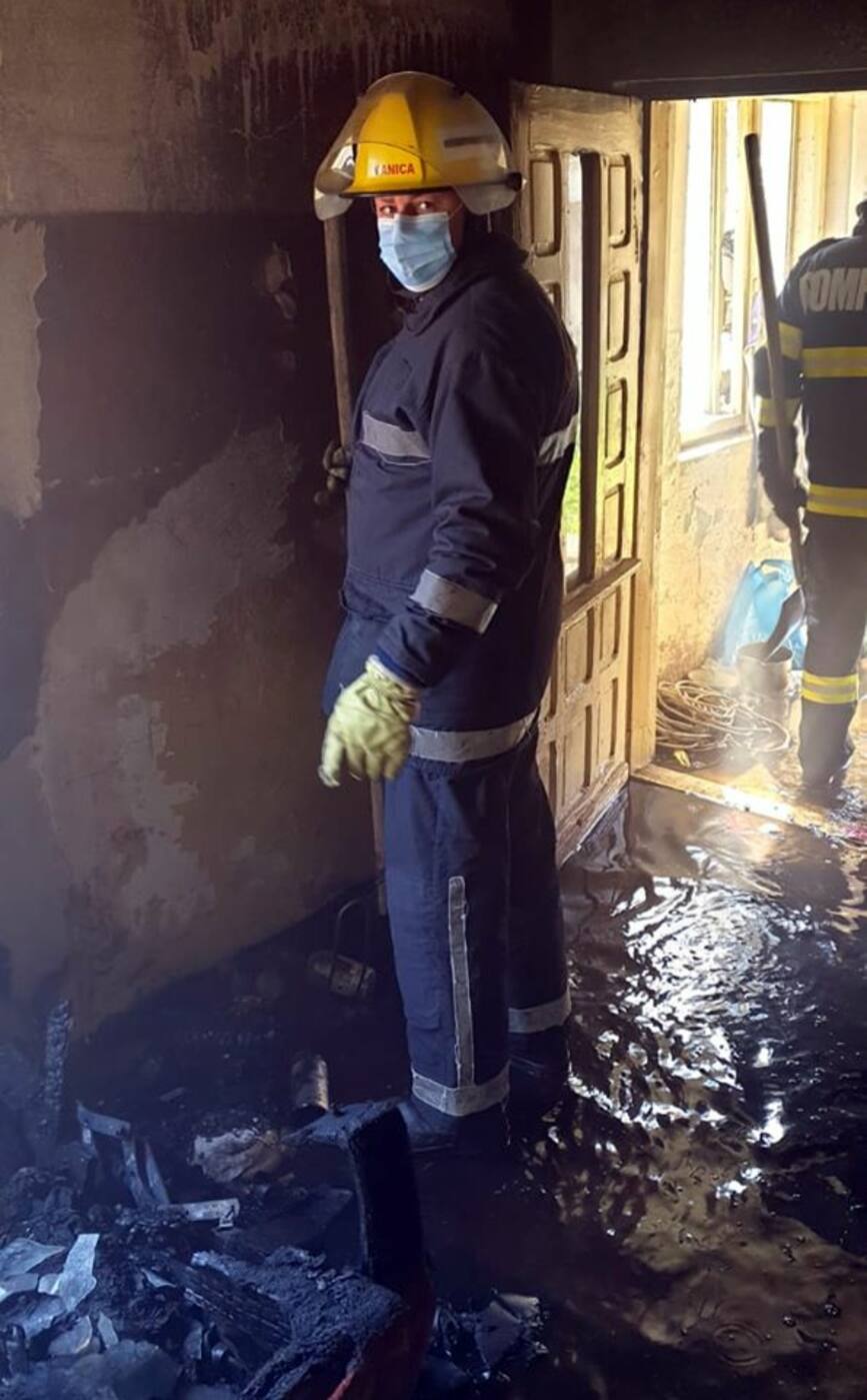 Incendiu la o casa din cauza unei tigari aprinse | imaginea 2