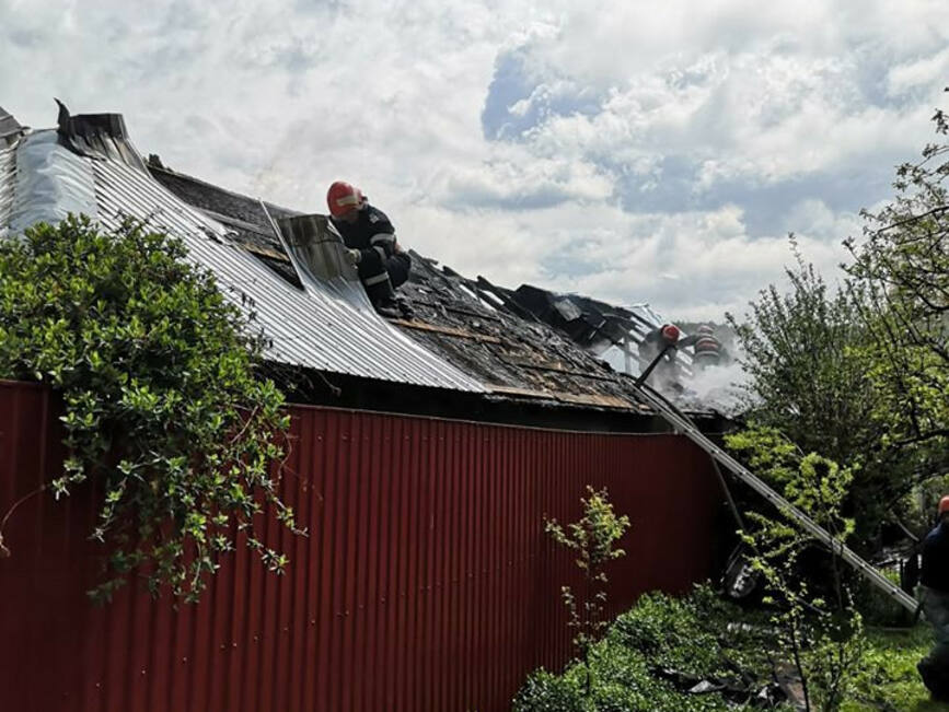 Incendiu la o gospodarie din cauza unui cos de fum necorespunzator | imaginea 1