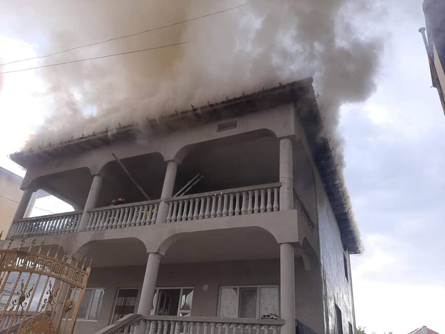 Interventie de amploare la un incendiu de casa in Babadag | imaginea 1