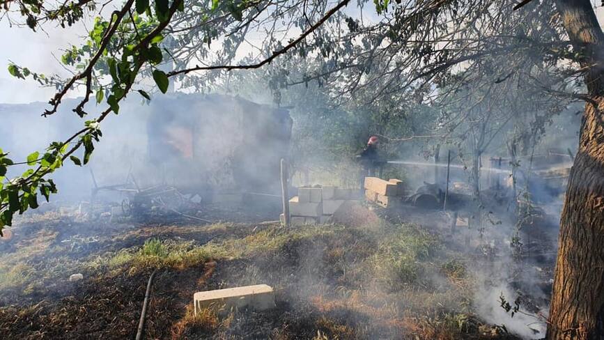 Locuinta si anexa gospodareasca  devastate de incendiu | imaginea 1