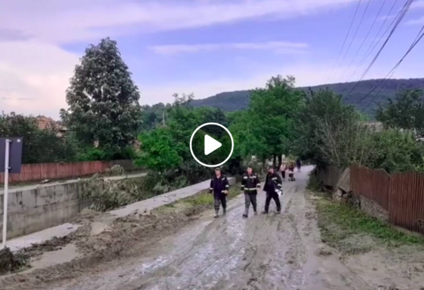 31 de propietati inundate in urma cresterii debitului de apa al unui parau | imaginea 1