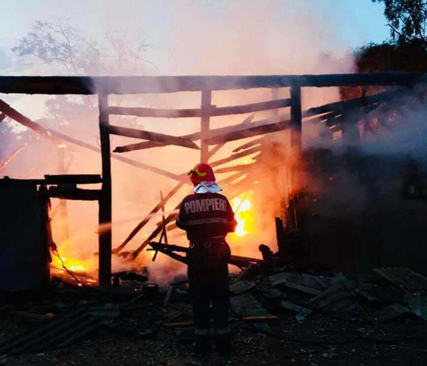 Agenda Pompierului 4 Pompieri Voluntari Din Cadrul Svsu Valea Vinului La Stingerea Unui Incendiu