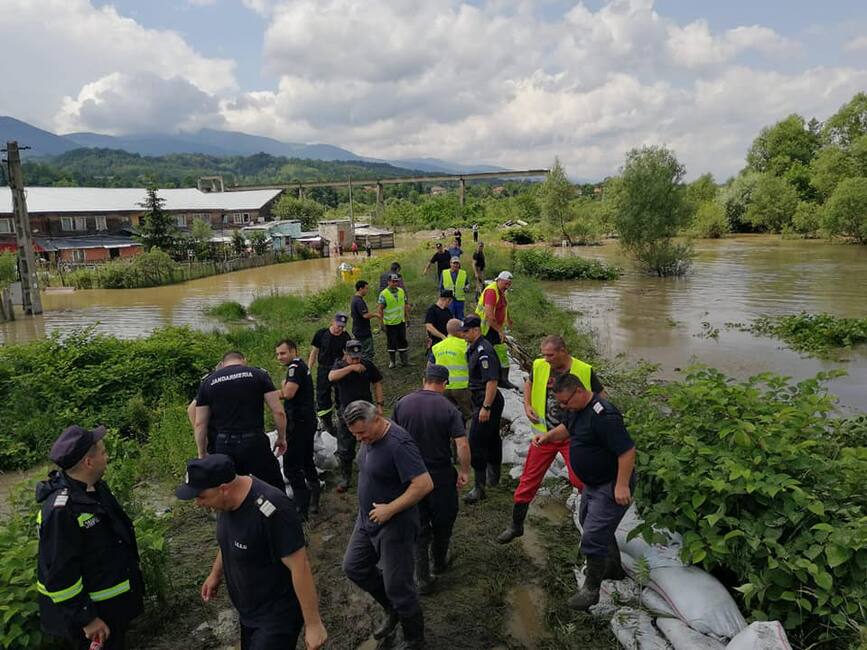 Alerta maxima pentru efectivele ISU Hunedoara in urma codului rosu hidrologic | imaginea 1