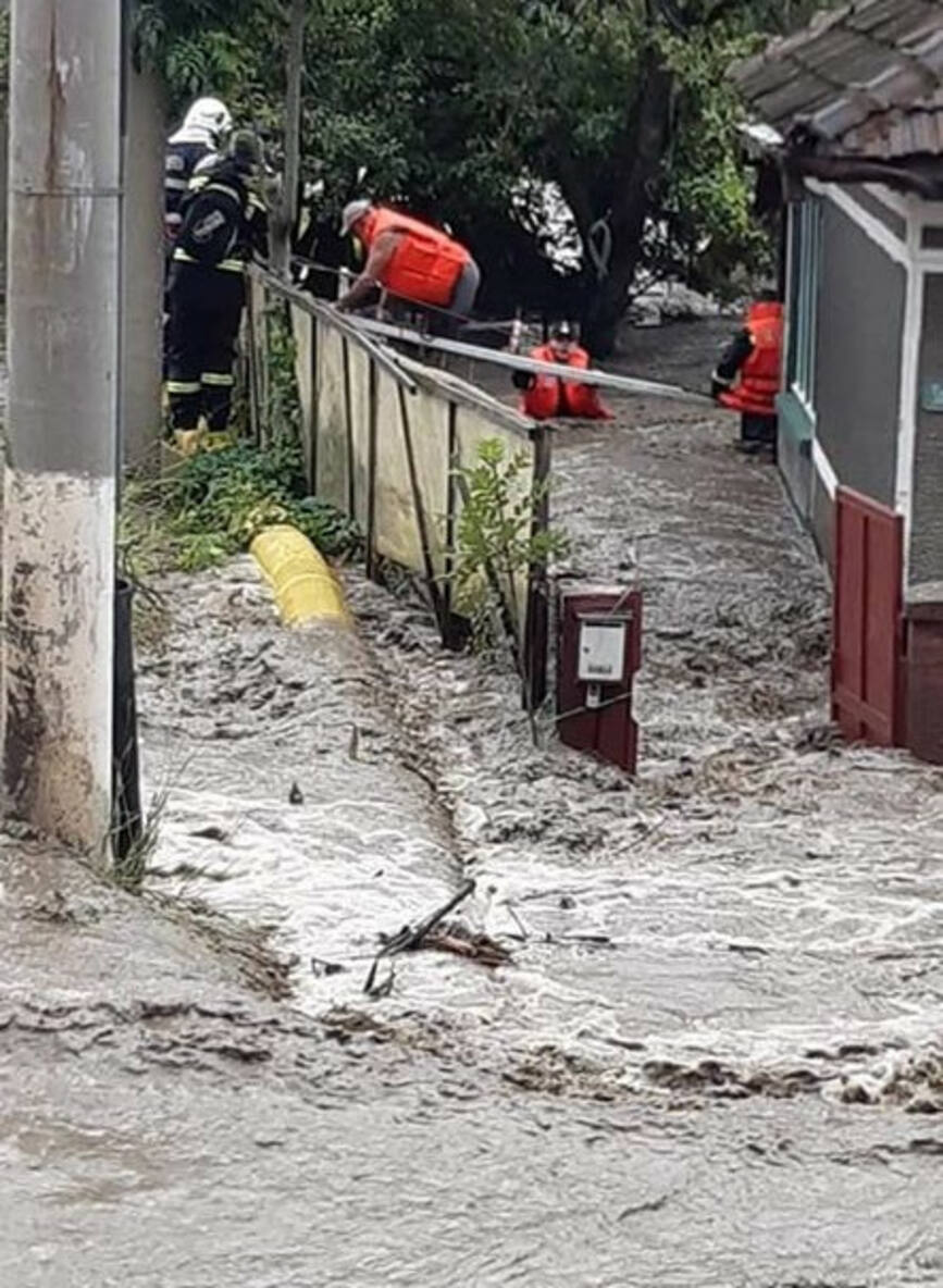 Alerta maxima pentru efectivele ISU Hunedoara in urma codului rosu hidrologic | imaginea 2