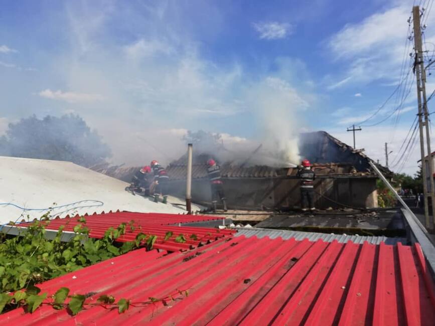 Din nou  un incendiu de casa din cauza cosului de fum necorespunzator | imaginea 1