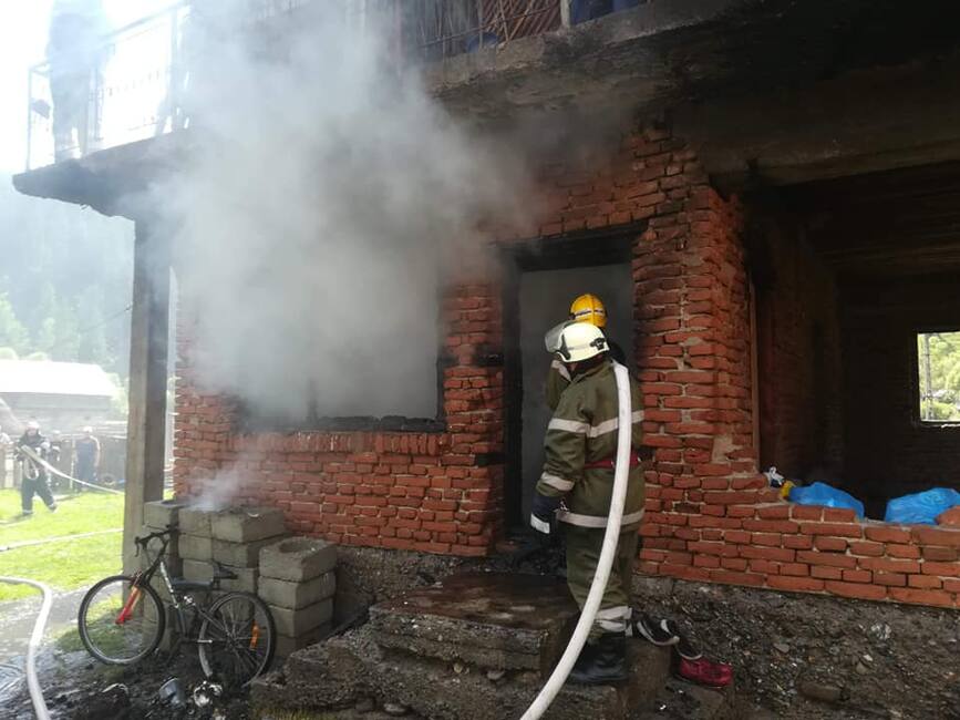 Atentie la fumat  O persoana a suferit arsuri  in urma unui incendiu | imaginea 1