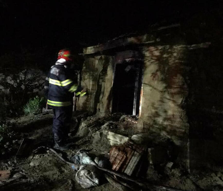 Barbat decedat intr un incendiu la o casa din judetul Ialomita | imaginea 1