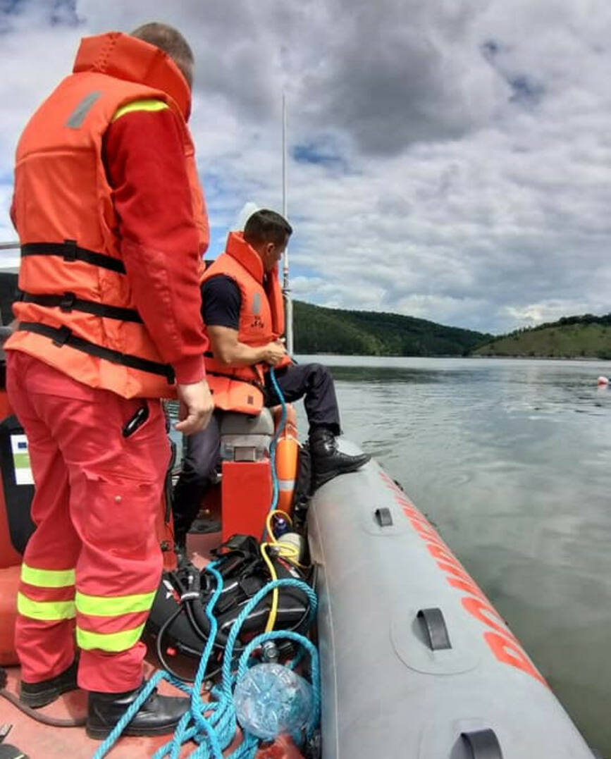 Continua operatiunile de cautare a tanarului disparut in lacul Cincis | imaginea 2