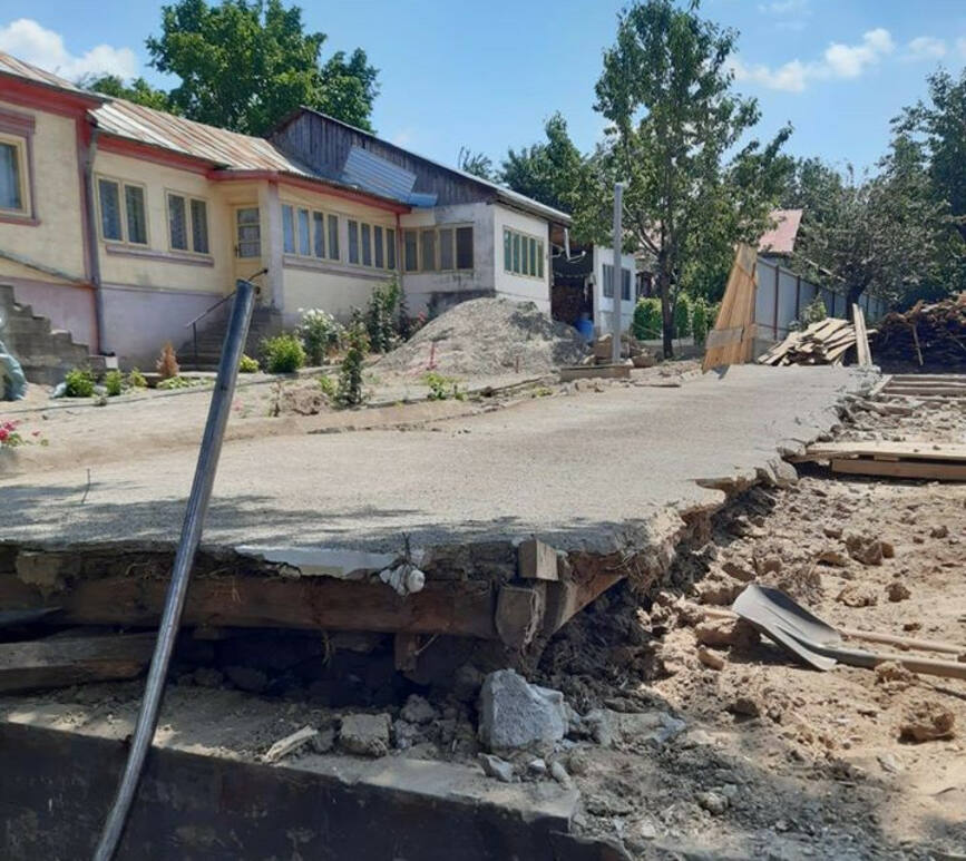 Copil de 14 ani  scos in viata de sub un perete daramat peste el | imaginea 1