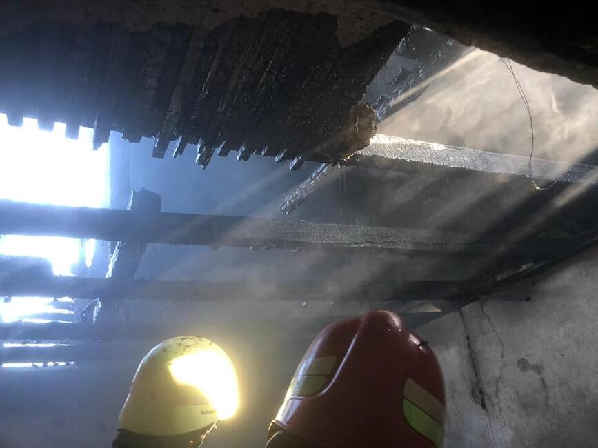 Incendiu generalizat la o casa din localitatea Movila  Ialomita | imaginea 1