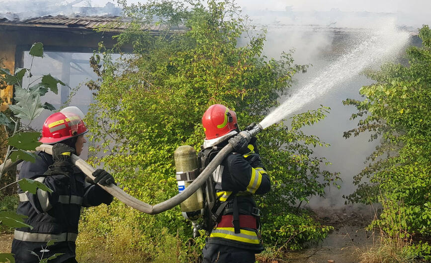 Incendiu izbucnit la o cladire dezafectata din Targoviste | imaginea 1