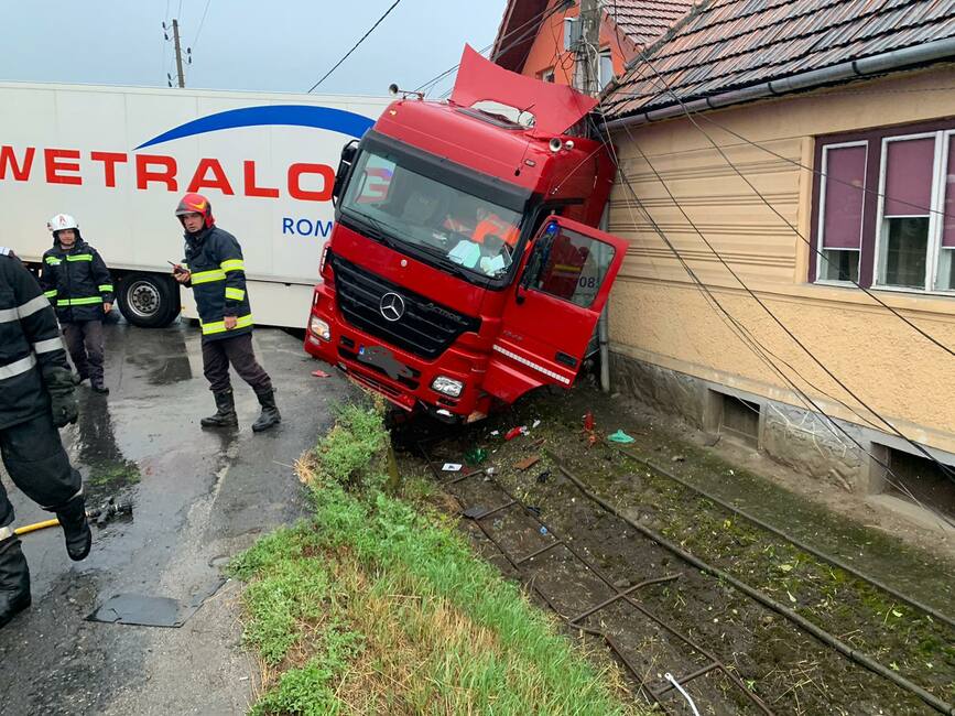 Incendiu la o locomotiva si 50 de calatori evacuati  printre misiunile gestionate de ISU Mures | imaginea 1