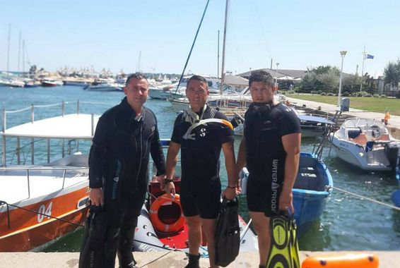 Misiune de salvare a 7 persoane dintr o ambarcatiune in pericol de rasturnare | imaginea 1