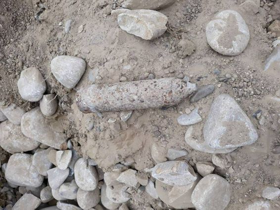 Proiectil de artilerie descoperit de o echipa de muncitori | imaginea 1