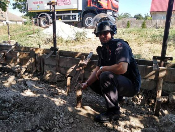Proiectil exploziv descoperit de un barbat in timp ce efectua lucrari in gospodarie | imaginea 1