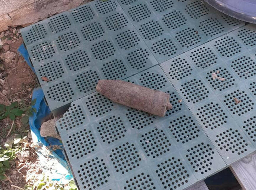 Proiectile explozive  descoperite de cetateni in urma unor lucrari in gospodarii | imaginea 2