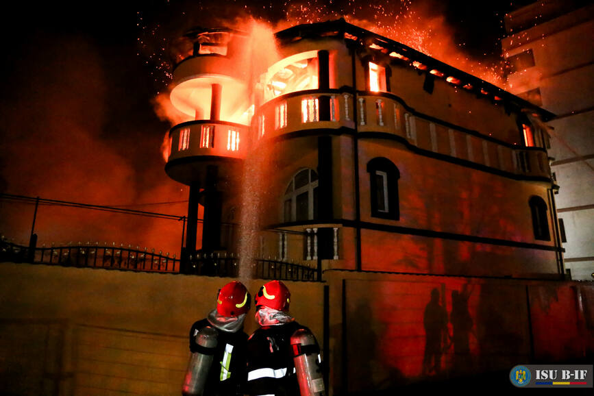 Tanar de 14 ani  decedat intr un incendiu devastator | imaginea 1