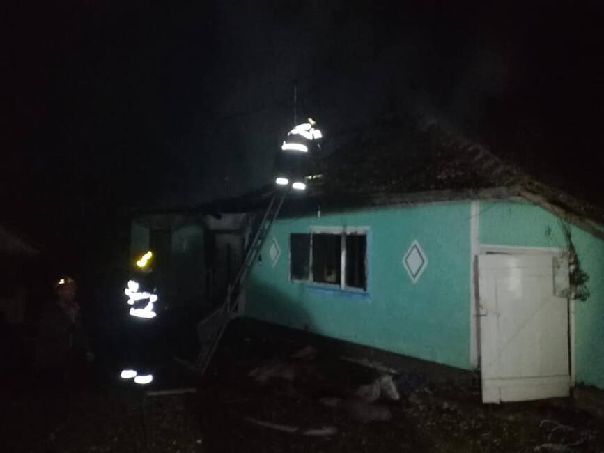 Atentie la cosurile de fum defecte  Locuinta distrusa intr un incendiu | imaginea 1
