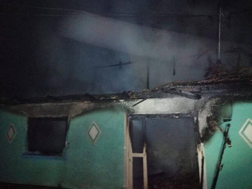 Atentie la cosurile de fum defecte  Locuinta distrusa intr un incendiu | imaginea 2