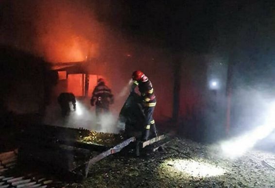 Doua misiuni de stingere de incendii in cursul noptii | imaginea 1