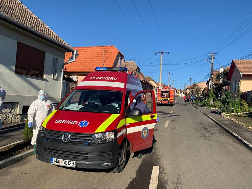 Incendiu la o casa din Sibiu  din cauza unei lumanari aprinse | imaginea 1