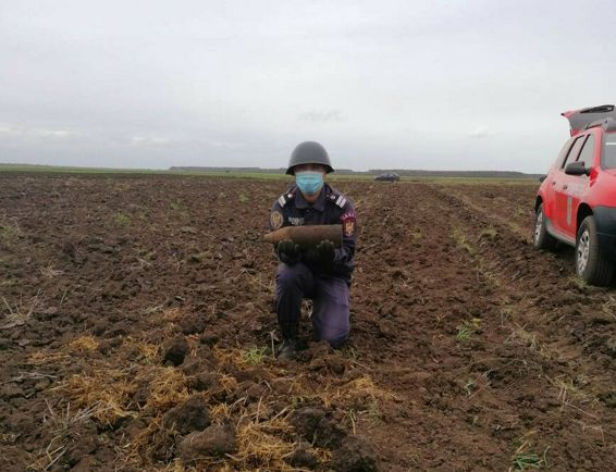 Proiectile explozive scoase la suprafata in urma unor lucrari de excavare | imaginea 1